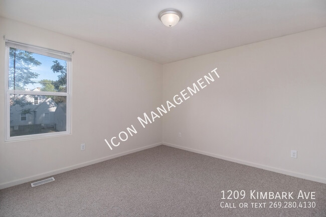 Building Photo - 1209 Kimbark Ave