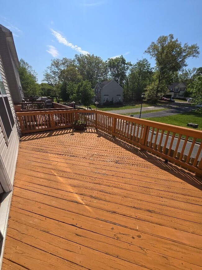 Building Photo - Great Townhouse in Pasadena Maryland