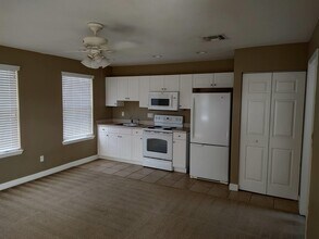 Building Photo - 3324 Calumet Dr