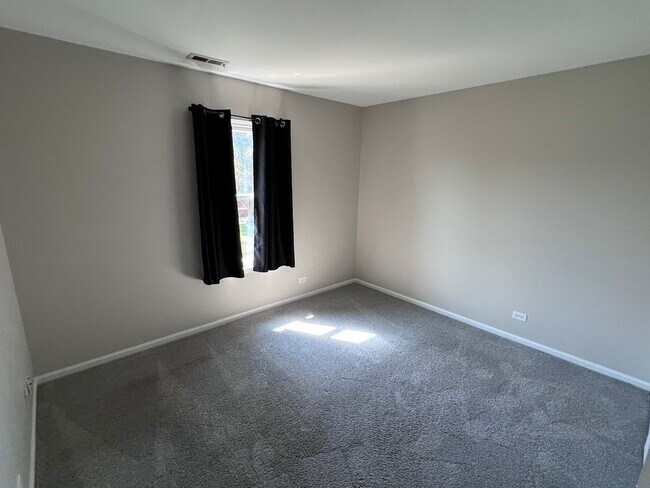Building Photo - 1134 Dovercliff Way