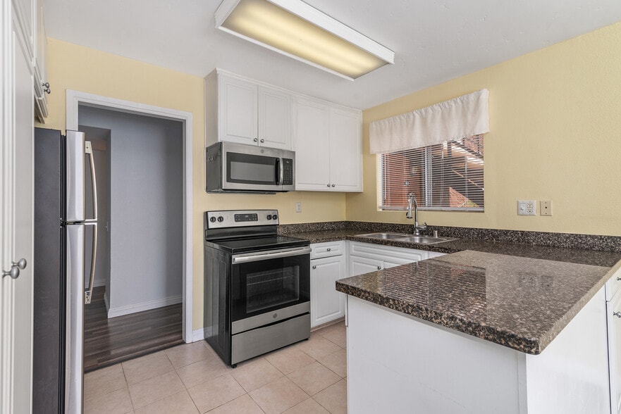 Building Photo - 17131 W Bernardo Dr
