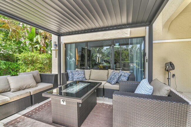 Building Photo - 753 Villa Portofino Cir