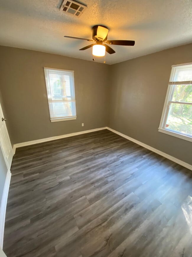 Building Photo - 210 W Jacobs Dr