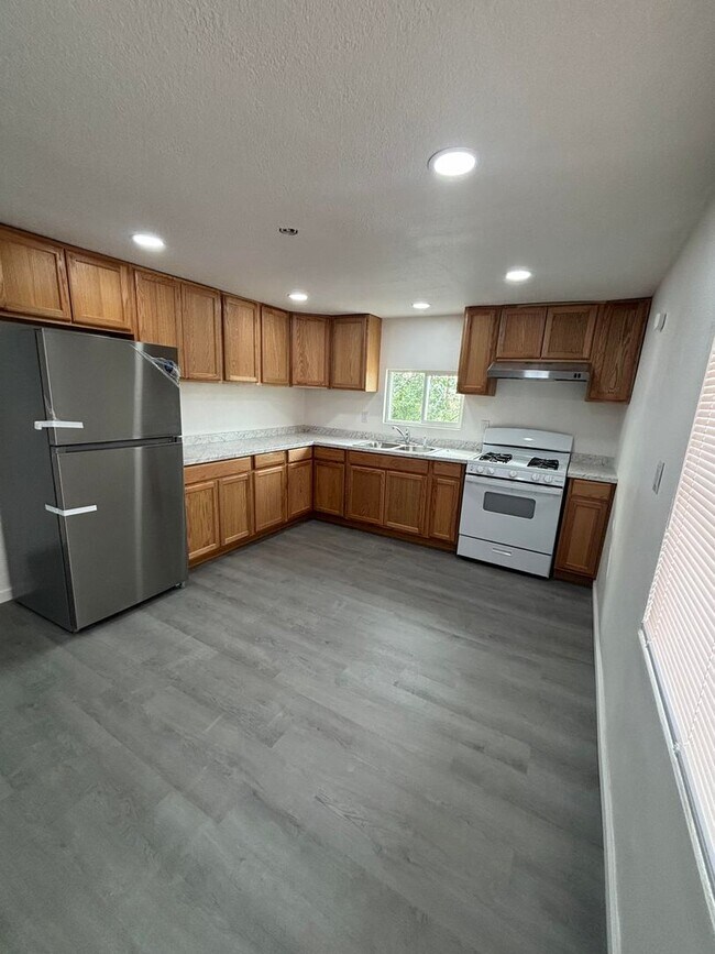 Building Photo - 232 W Barbara St