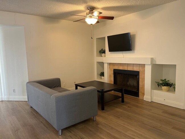 Building Photo - 8305 Aspenbrook Ave