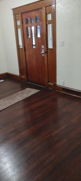 Building Photo - 2914 Bales Ave