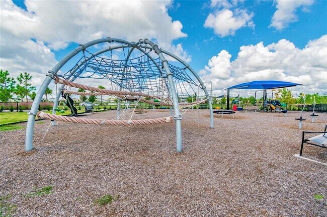 Building Photo - 11176 Leland Groves Dr