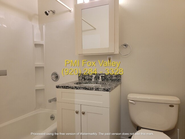 Building Photo - Newly Refurbished 2-Bed, 1.5-Bath Condo Oshkosh