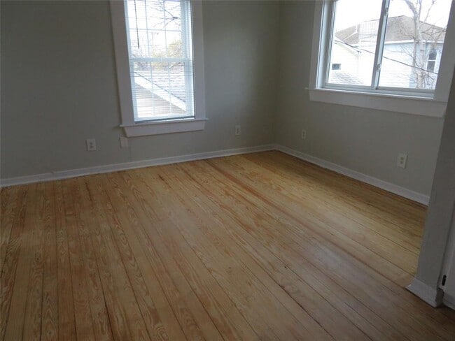 Building Photo - 5611 Lawson St