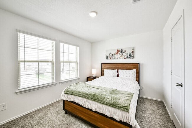 Building Photo - 21223 Riverdew Dr