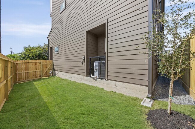 Building Photo - 5109 Avenue J