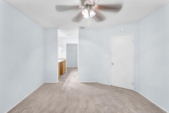 Building Photo - 6889 NW 173rd Dr