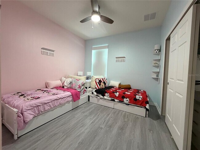 Building Photo - 2422 Riverbank Cv