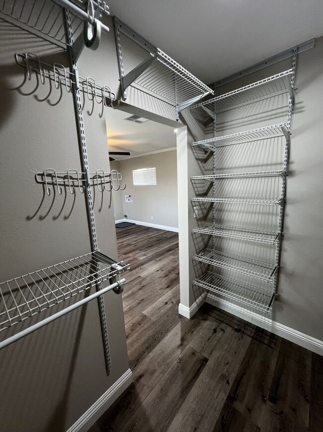 Building Photo - 3 Bed 2 Bath Home For Rent in an Excellent...