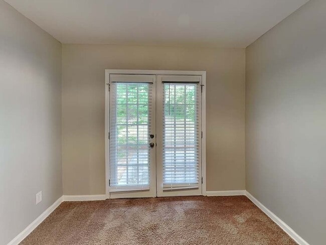Building Photo - 2813 Rainbow Forest Dr
