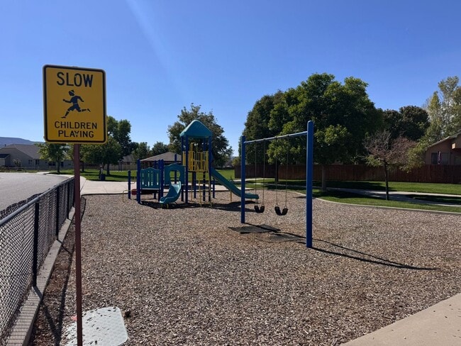 Building Photo - Stylish One-Story FULLY FURNISHED 3Bed, 2Bath, 2Car in Fruita CO!!!