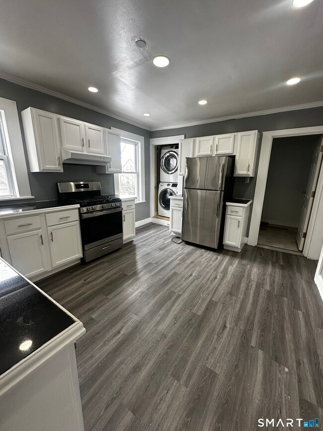 Building Photo - 145 Lenox Ave