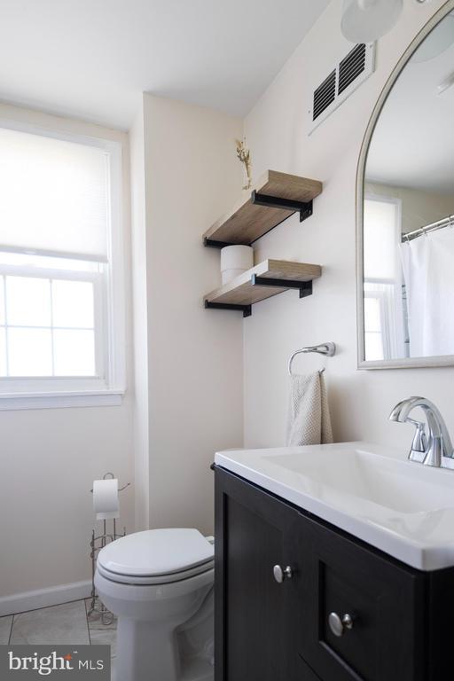 Building Photo - 224 Waverly Rd