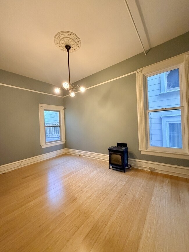 Building Photo - 2536 Sutter St