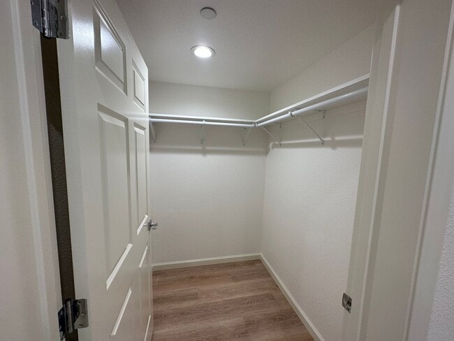 Building Photo - Newly Renovated 3 Bedroom 2 Bathroom Close to Town