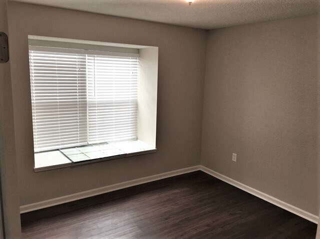 Building Photo - 138 Lions Gate Rd