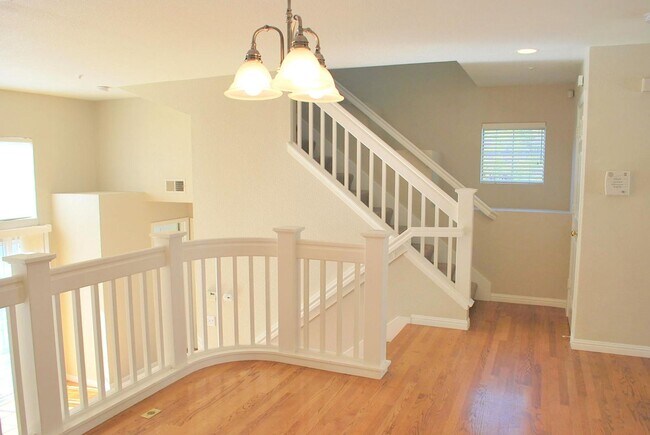 Building Photo - Sharp & Contemporary Townhouse in Beautiful Danville!