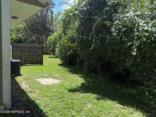 Building Photo - 808 Meadowbrook Dr