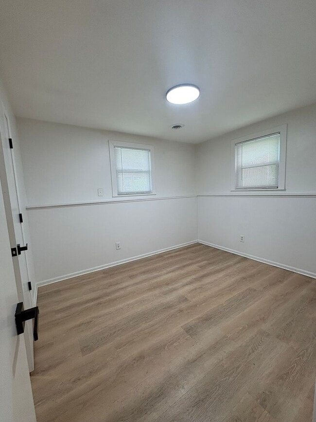 Building Photo - Delightful 2 Bedroom Bungalow Home-317 Woods