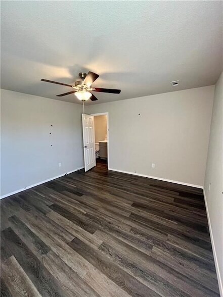 Building Photo - 909 E Egret Rd