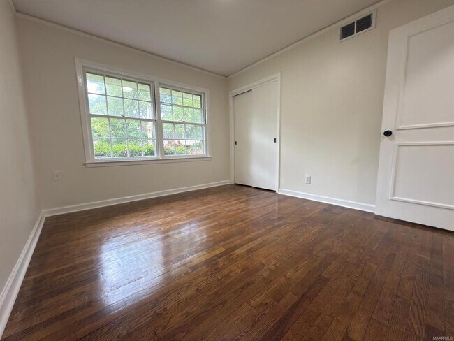 Building Photo - 1406 Beaumont Dr