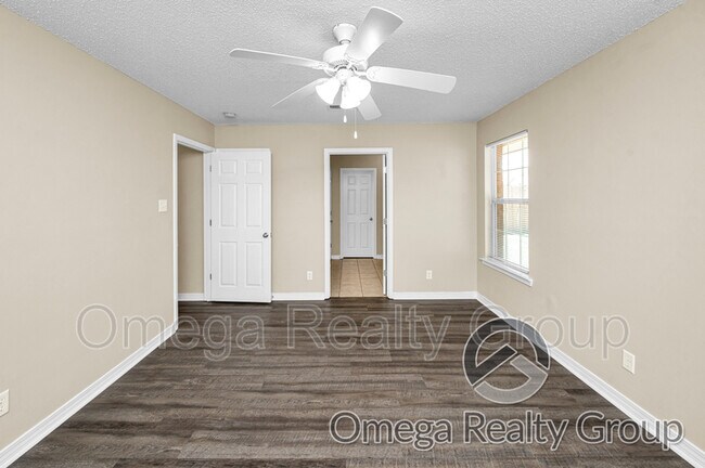 Building Photo - 2672 Rosebud Dr E
