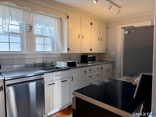 Building Photo - 43 Neck Rd