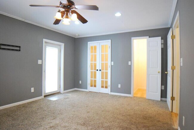 Building Photo - 655 36th St NE