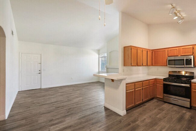Building Photo - 2 Bedroom 2nd Floor West Vegas Condo