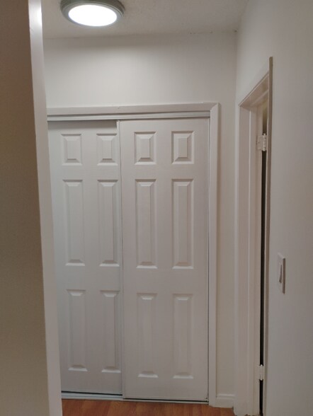 Building Photo - 14129 Vanowen St