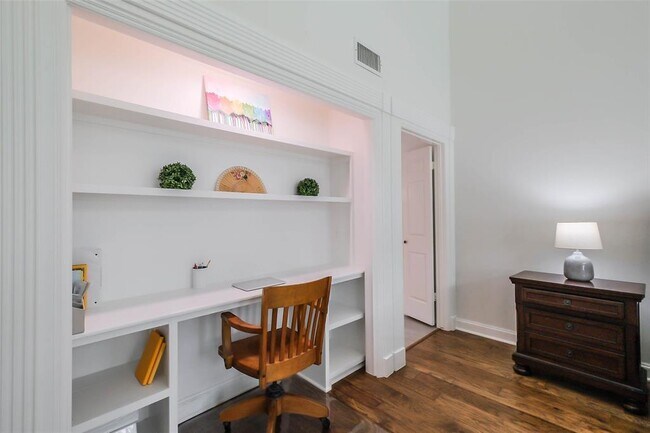 Building Photo - 1319 Hannington Dr