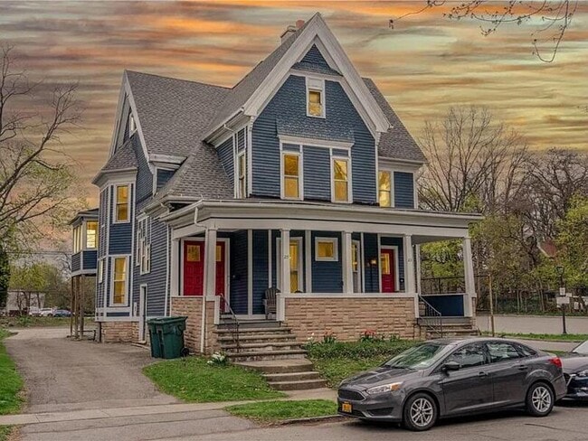 Building Photo - 213 Oxford St