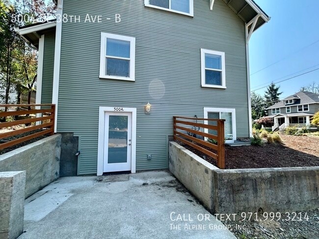 Building Photo - 5004 SE 38th Ave