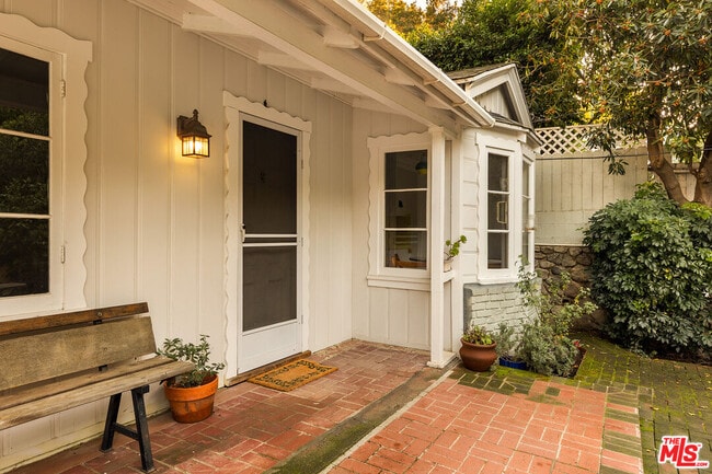 Building Photo - 2146 Stanley Hills Dr