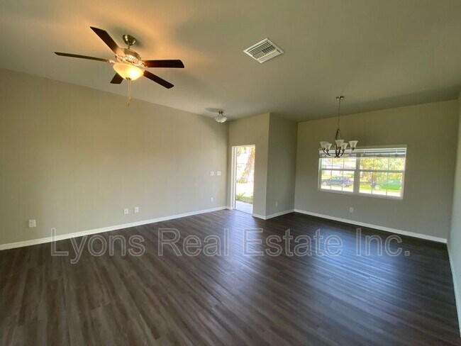 Building Photo - 2497 Cortland Ave