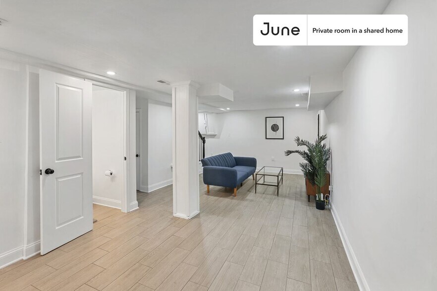 Building Photo - Room in Shared 5 bed/3.5 bath home