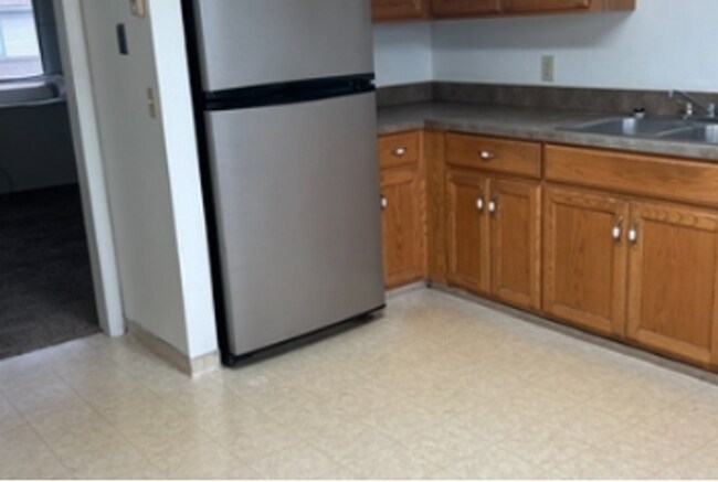 Building Photo - Binning Spring