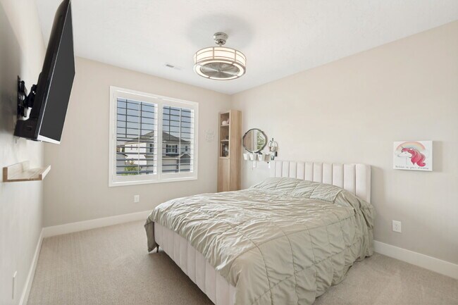 Building Photo - Upscale Home Available in Herriman