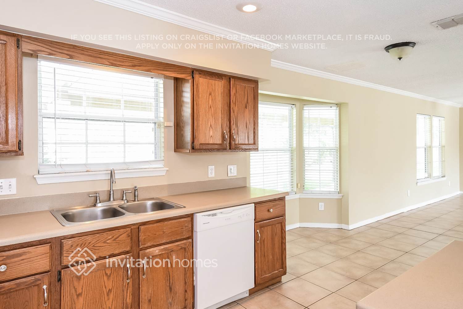 Building Photo - 9044 Camshire Dr