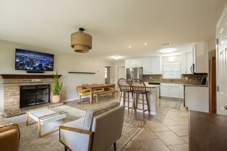 Building Photo - 650 S Park Ave