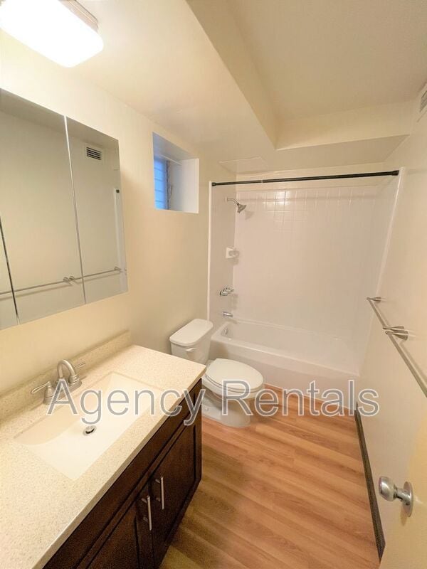 Building Photo - 1525 Kewalo St