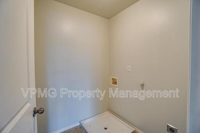 Building Photo - 9819 NE 86th St