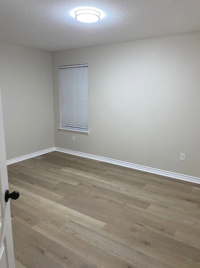 Building Photo - 9622 Pleasanton Cove