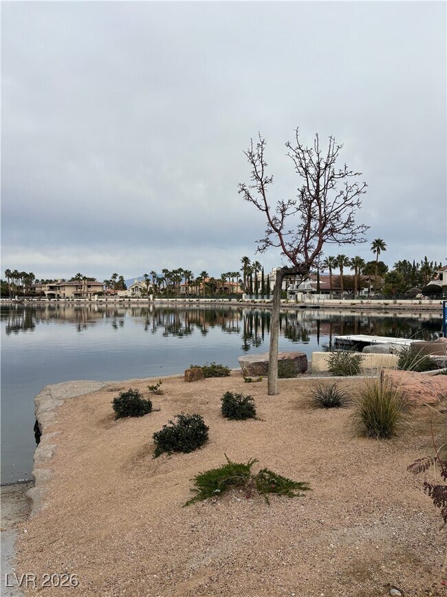 Building Photo - 2408 Moon Shore Dr