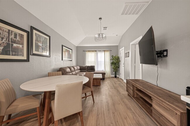 Building Photo - 4309 Beggs St